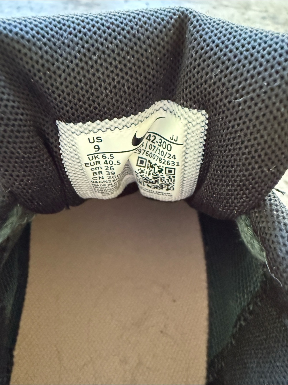 BRAND NEW Nike Women's Green Vomero 5 Sneakers with White Swoosh sz 9 - Picture 8 of 10